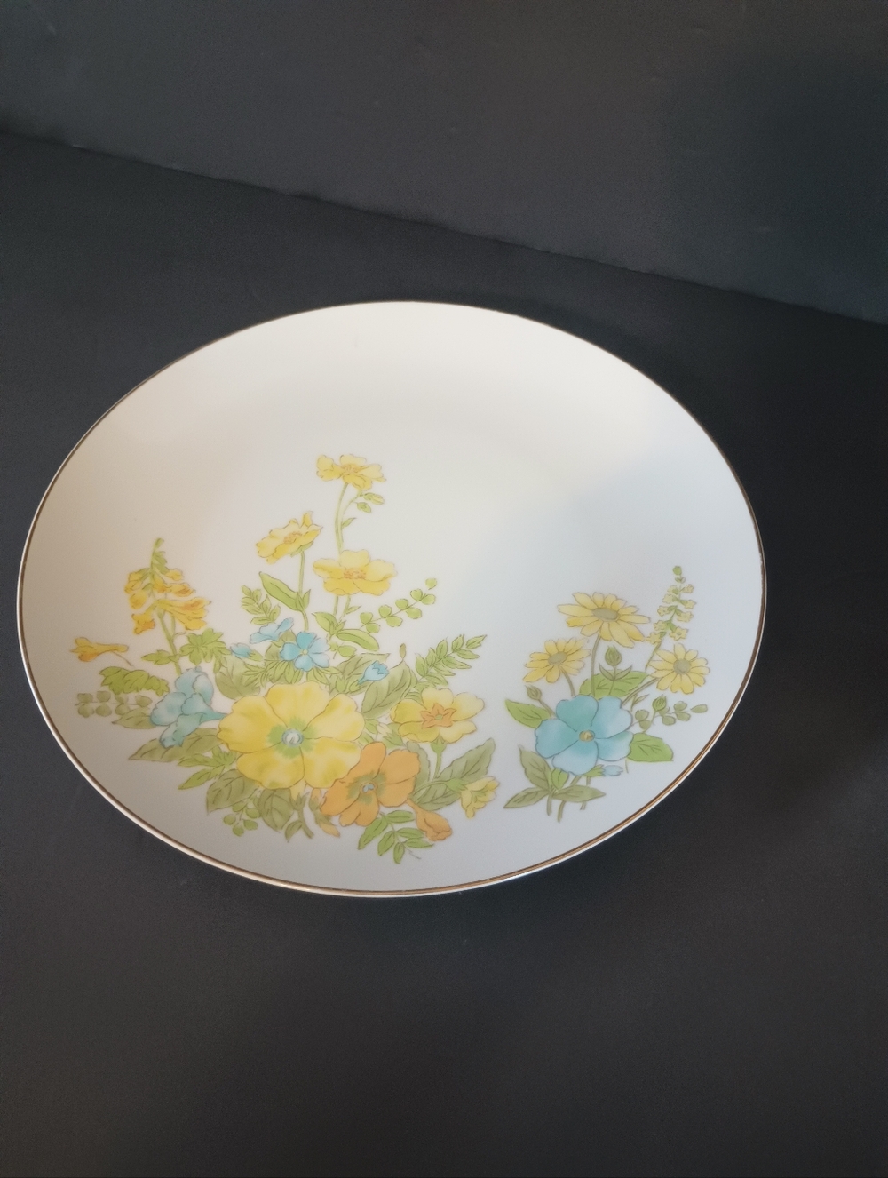 EKCO International Spring Bouquet 1 Dinner Plate with Gold Trim